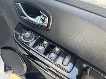 Renault Clio 1.5 dCi Dynamique S MediaNav Hatchback 5dr Diesel EDC Euro 5 (90