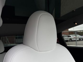 Tesla Model Y (Dual Motor) Long Range Auto 4WDE 5dr