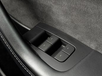 Tesla Model Y (Dual Motor) Long Range Auto 4WDE 5dr