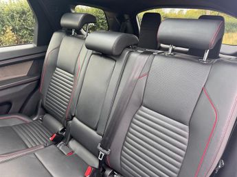Land Rover Discovery Sport R-DYNAMIC HSE D180 7 SEATS