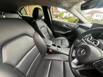 Mercedes A180d 1.5 Sport (Premium) Hatchback 5dr Diesel 7G-DCT Euro 6 (s/s) (10