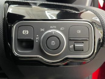 Mercedes A180 1.3 AMG Line 7G-DCT Euro 6 (s/s) 5dr