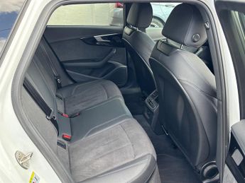 Audi A4 Avant 2.0 TFSI 35 Black Edition Estate 5dr Petrol S Tronic Euro 6 (s/s