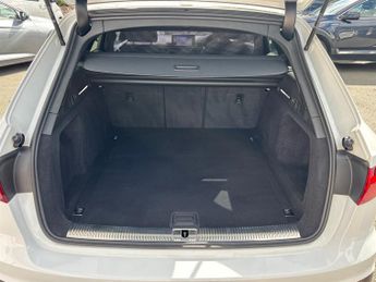 Audi A4 Avant 2.0 TFSI 35 Black Edition Estate 5dr Petrol S Tronic Euro 6 (s/s