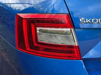 Skoda Octavia 2.0 TDI vRS Hatchback 5dr Diesel DSG Euro 5 (s/s) (184 ps)