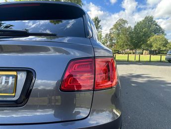 Bentley Bentayga V8