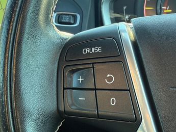 Volvo XC60 2.0 D4 R-Design Nav SUV 5dr Diesel Manual Euro 6 (s/s) (190 ps)