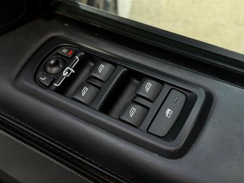 Land Rover Range Rover Sport 3.0 SD V6 HSE Black Auto 4WD Euro 5 5dr