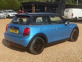 MINI Hatch 1.5 Cooper Classic Hatchback 3dr Petrol Manual Euro 6 (s/s) (136