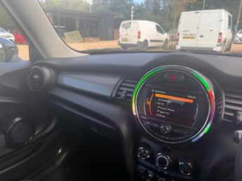 MINI Hatch 1.5 Cooper Classic Hatchback 3dr Petrol Manual Euro 6 (s/s) (136