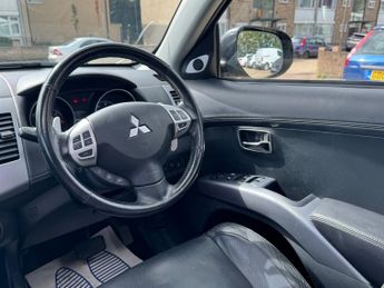 Mitsubishi Outlander MITSUBISHI OUTLANDER DI-D GX 4 2.2L DIESEL AUTOMATIC, 5 SEATER, 