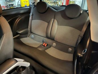 MINI Hatch Cooper D Auto