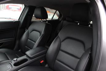 Mercedes GLA200 2.1 GLA200d SE SUV 5dr Diesel 7G-DCT Euro 6 (s/s) (136 ps)