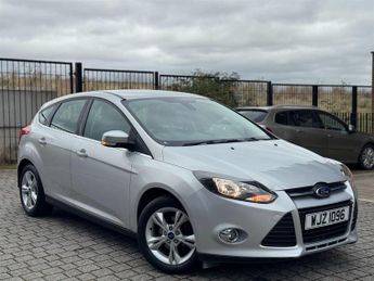 Ford Focus 1.6 Zetec Hatchback 5dr Petrol Powershift Euro 5 (125 ps)
