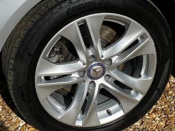 Mercedes E350 3.0 CDI V6 BlueEfficiency Avantgarde Estate 5dr Diesel G-Tronic 