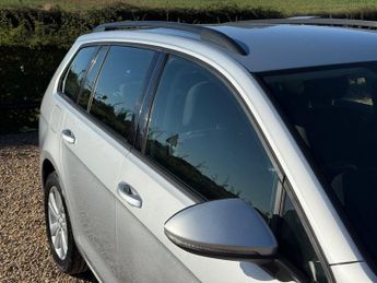 Volkswagen Golf 1.6 TDI BlueMotion Tech SE Estate 5dr Diesel Manual Euro 5 (s/s)