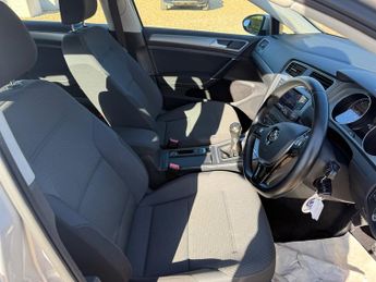 Volkswagen Golf 1.6 TDI BlueMotion Tech SE Estate 5dr Diesel Manual Euro 5 (s/s)