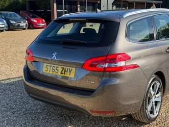 Peugeot 308 SW 1.2 PureTech Allure Estate 5dr Petrol EAT Euro 6 (s/s) (130 ps)