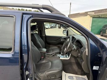 Nissan Navara AUTOMATIC DCI TEKNA 4X4 SHR DCB NO VAT