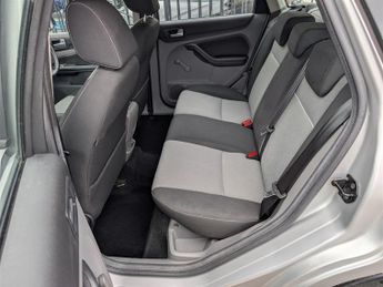 Ford Focus 1.6 Zetec Estate 5dr Petrol Automatic (184 g/km, 99 bhp)