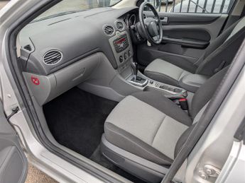 Ford Focus 1.6 Zetec Estate 5dr Petrol Automatic (184 g/km, 99 bhp)