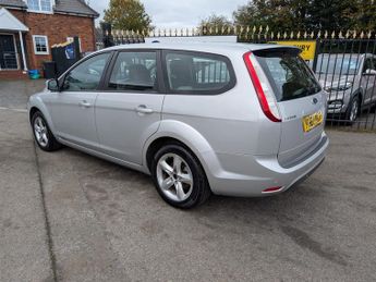 Ford Focus 1.6 Zetec Estate 5dr Petrol Automatic (184 g/km, 99 bhp)