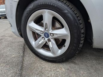 Ford Focus 1.6 Zetec Estate 5dr Petrol Automatic (184 g/km, 99 bhp)