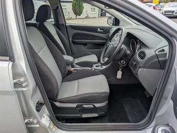 Ford Focus 1.6 Zetec Estate 5dr Petrol Automatic (184 g/km, 99 bhp)