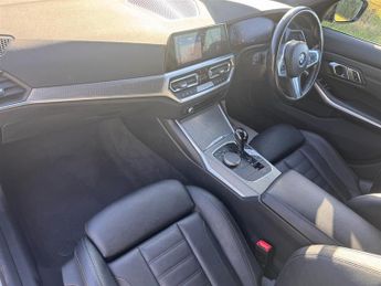 BMW 320i M SPORT TOURING