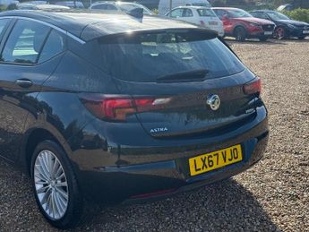 Vauxhall Astra 1.4i Turbo Elite Nav Hatchback 5dr Petrol Auto Euro 6 (s/s) (150