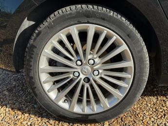 Vauxhall Astra 1.4i Turbo Elite Nav Hatchback 5dr Petrol Auto Euro 6 (s/s) (150