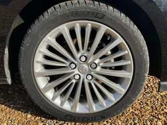 Vauxhall Astra 1.4i Turbo Elite Nav Hatchback 5dr Petrol Auto Euro 6 (s/s) (150