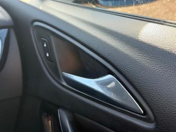 Vauxhall Astra 1.4i Turbo Elite Nav Hatchback 5dr Petrol Auto Euro 6 (s/s) (150