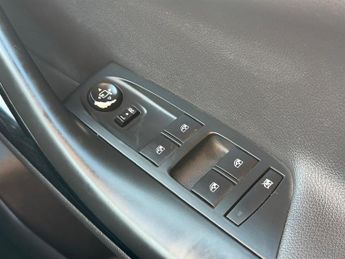 Vauxhall Astra 1.4i Turbo Elite Nav Hatchback 5dr Petrol Auto Euro 6 (s/s) (150