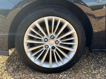 Vauxhall Astra 1.4i Turbo Elite Nav Hatchback 5dr Petrol Auto Euro 6 (s/s) (150