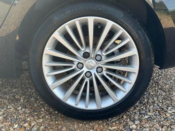 Vauxhall Astra 1.4i Turbo Elite Nav Hatchback 5dr Petrol Auto Euro 6 (s/s) (150