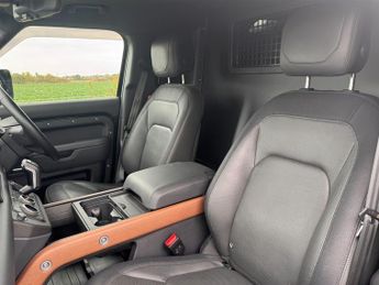 Land Rover Defender 110 D300 HARD TOP X-DYNAMIC HSE COMMERCIAL NO VAT