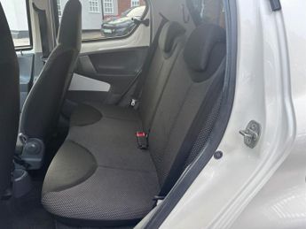 Toyota Aygo 1.0 VVT-i Go Hatchback 5dr Petrol MultiMode Euro 5 (AC) (67 ps)