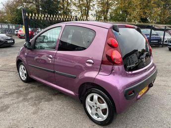 Peugeot 107 1.0 12V Allure Hatchback 5dr Petrol 2 Tronic Euro 5 (68 ps)