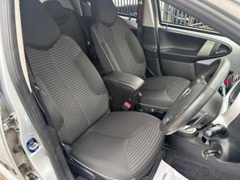 Peugeot 107 1.0 12V Allure Hatchback 5dr Petrol 2 Tronic Euro 5 (68 ps)