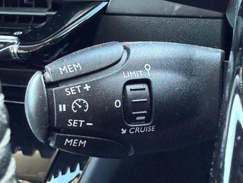 Peugeot 208 1.2 PureTech Allure Premium Hatchback 5dr Petrol Manual Euro 6 (