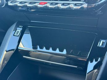 Peugeot 208 1.2 PureTech Allure Premium Hatchback 5dr Petrol Manual Euro 6 (