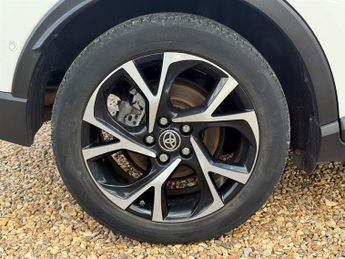 Toyota C-HR 1.8 VVT-h Design SUV 5dr Petrol Hybrid CVT Euro 6 (s/s) (122 ps)