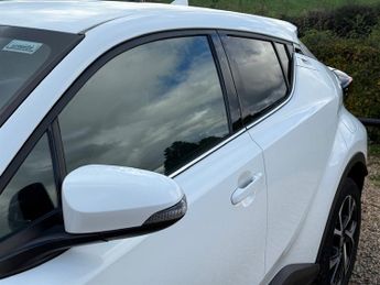 Toyota C-HR 1.8 VVT-h Design SUV 5dr Petrol Hybrid CVT Euro 6 (s/s) (122 ps)