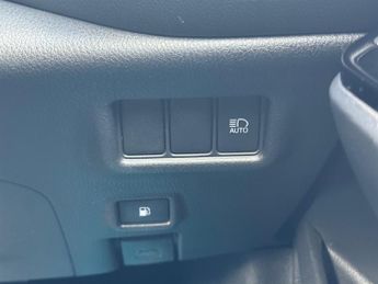 Toyota C-HR 1.8 VVT-h Design SUV 5dr Petrol Hybrid CVT Euro 6 (s/s) (122 ps)