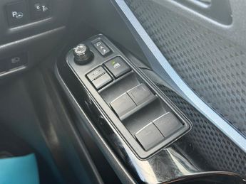 Toyota C-HR 1.8 VVT-h Design SUV 5dr Petrol Hybrid CVT Euro 6 (s/s) (122 ps)