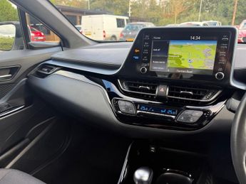 Toyota C-HR 1.8 VVT-h Design SUV 5dr Petrol Hybrid CVT Euro 6 (s/s) (122 ps)