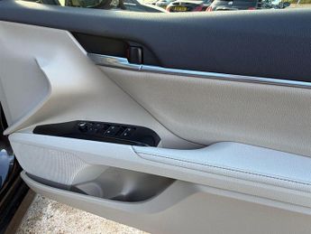 Toyota Camry 2.5 VVT-h Excel CVT Euro 6 (s/s) 4dr