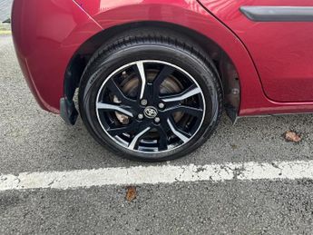 Toyota Yaris 1.5 VVT-h Design Hatchback 5dr Petrol Hybrid E-CVT Euro 6 (101 p