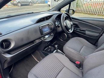 Toyota Yaris 1.5 VVT-h Design Hatchback 5dr Petrol Hybrid E-CVT Euro 6 (101 p